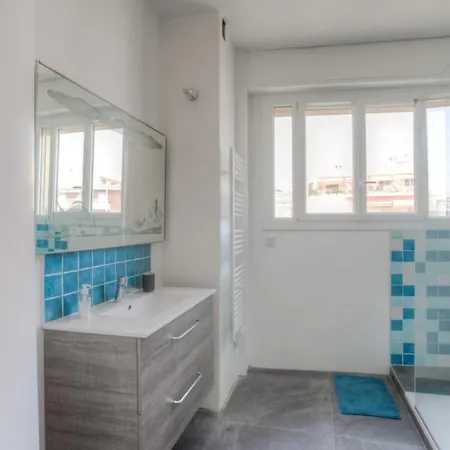 Apartment Sunny Private With Sea View Near The Beach